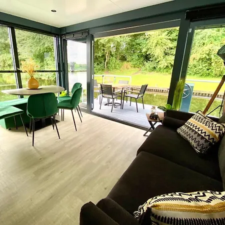 Semesterbostad Houseboat Marina Mookerplas 4-6 Persoons Middelaar