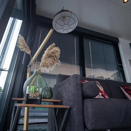 Houseboat Marina Mookerplas 4-6 Persoons Middelaar