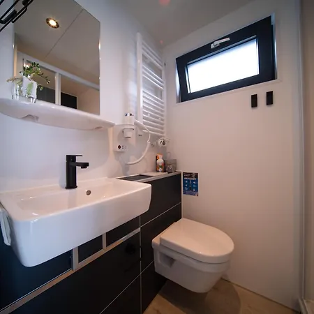 Houseboat Marina Mookerplas 4-6 Persoons Holiday home