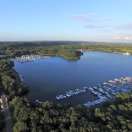 Semesterbostad Houseboat Marina Mookerplas 4-6 Persoons *