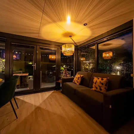 Houseboat Marina Mookerplas 4-6 Persoons