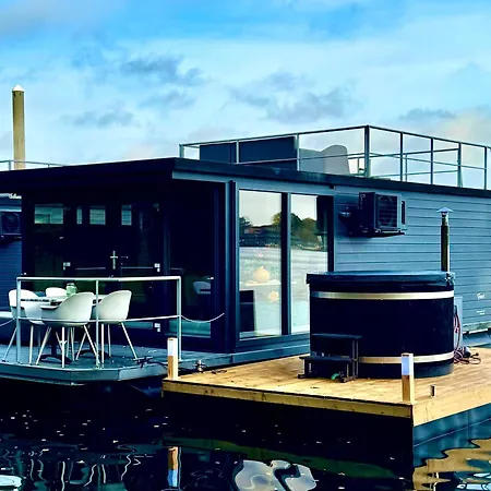 Holiday home Houseboat Marina Mookerplas 4-6 Persoons *