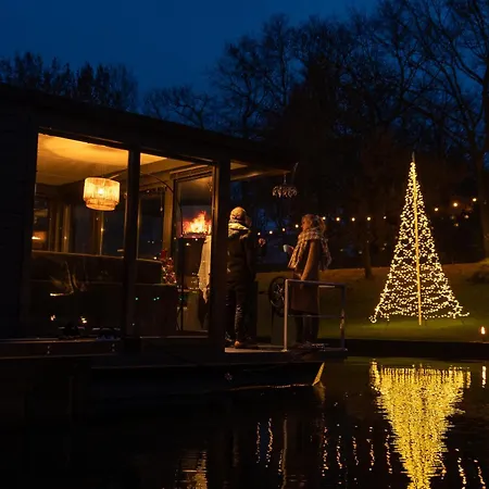 Houseboat Marina Mookerplas 4-6 Persoons * Middelaar