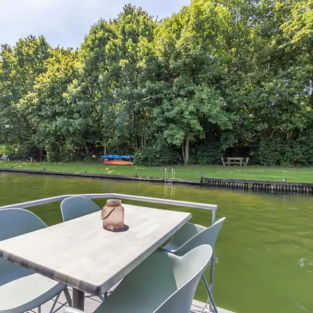 Houseboat Marina Mookerplas 4-6 Persoons Holiday home Middelaar