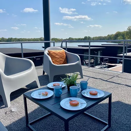 Houseboat Marina Mookerplas 4-6 Persoons *