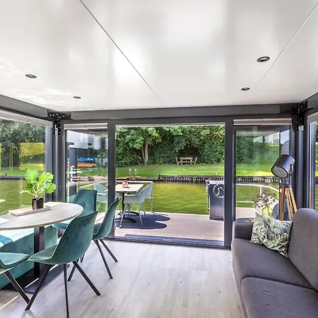 Houseboat Marina Mookerplas 4-6 Persoons