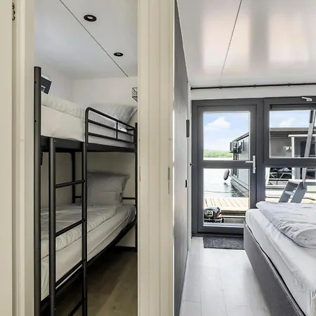Houseboat Marina Mookerplas 4-6 Persoons