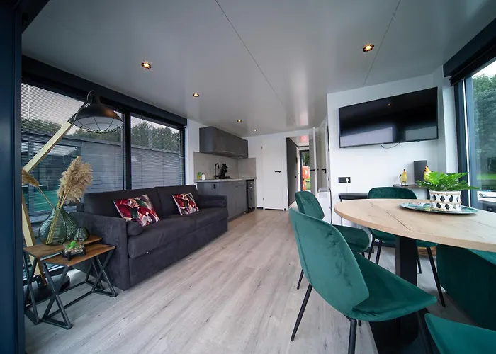 Houseboat Marina Mookerplas 4-6 Persoons Middelaar