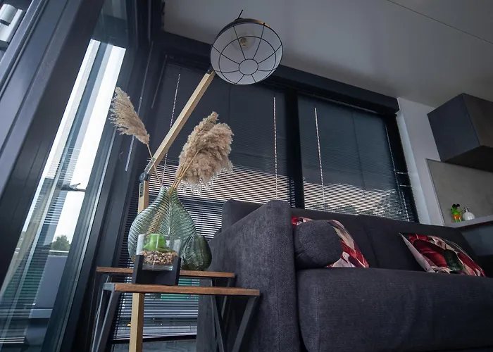 Houseboat Marina Mookerplas 4-6 Persoons Middelaar