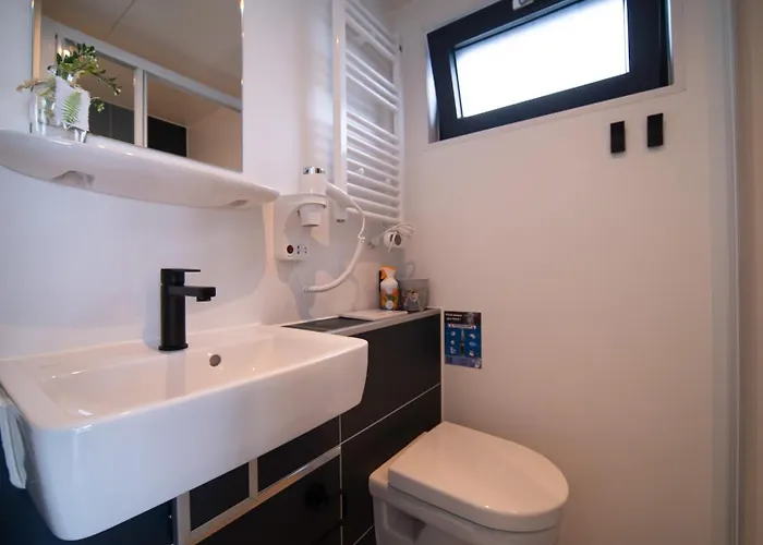 Houseboat Marina Mookerplas 4-6 Persoons 別荘