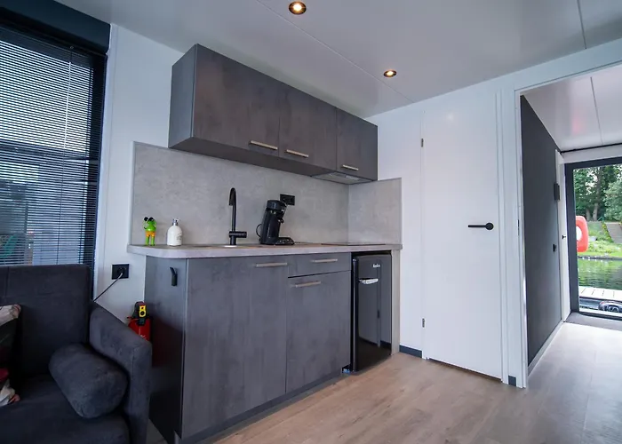 Houseboat Marina Mookerplas 4-6 Persoons * Middelaar