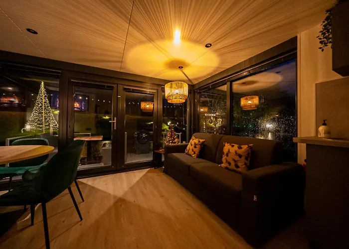 Houseboat Marina Mookerplas 4-6 Persoons