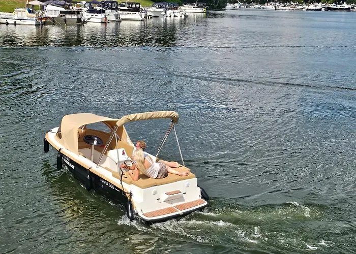 Houseboat Marina Mookerplas 4-6 Persoons